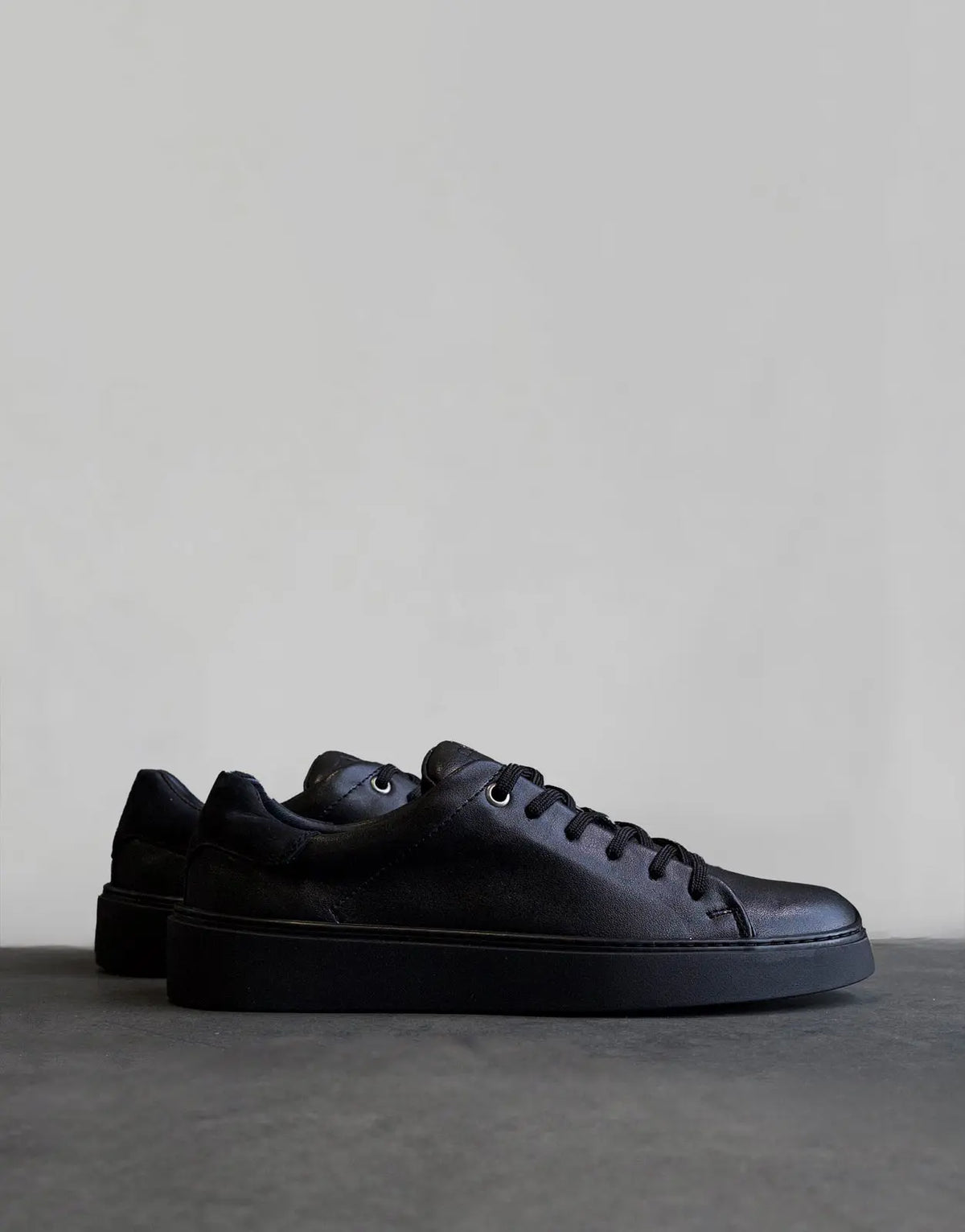 Fade Essential Black Sneakers - Subwear
