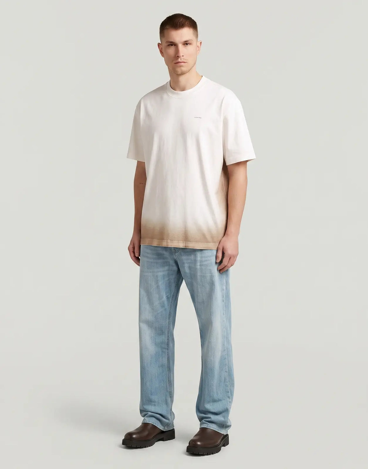 G-Star RAW Sprayed Relaxed Milk/Dk Brick Spray T-Shirt for men, featuring a unique white to dark brick gradient on a relaxed