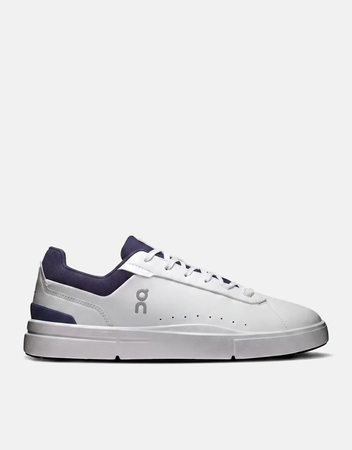 On Men's The Roger Advantage sneakers in white and midnight blue, featuring a side profile view of the clean,