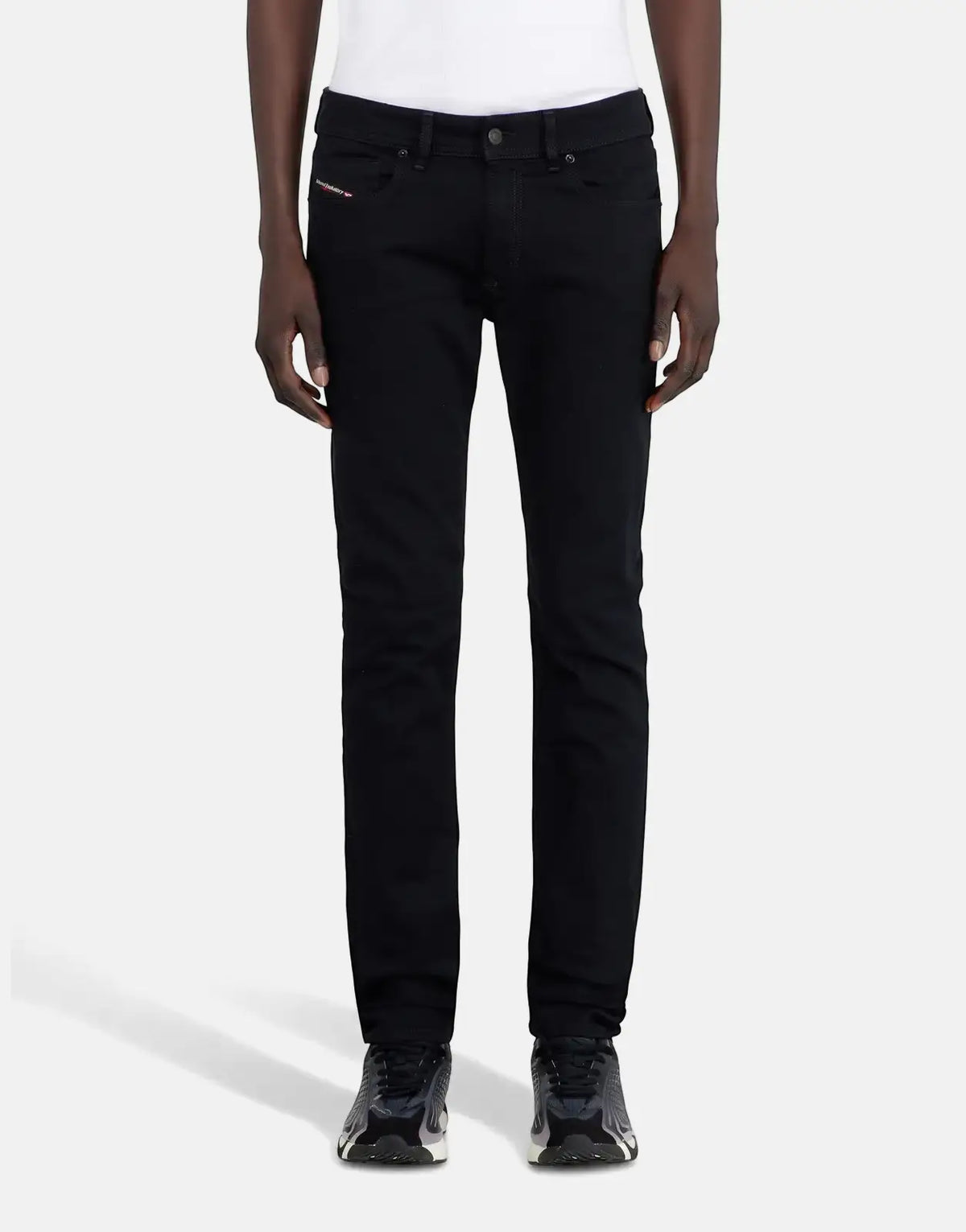Black Diesel 1979 Sleenker Skinny Jeans 02 worn by a model, featuring a slim fit and classic five-pocket styling.